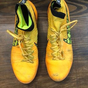 Nike Elastico Finale Indoor Soccer Shoes